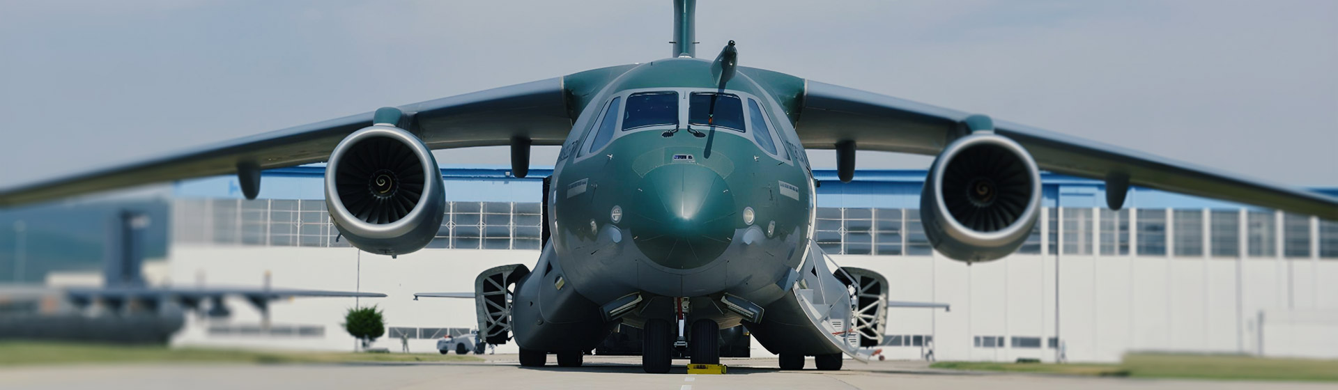 C-390-Millennium-hero